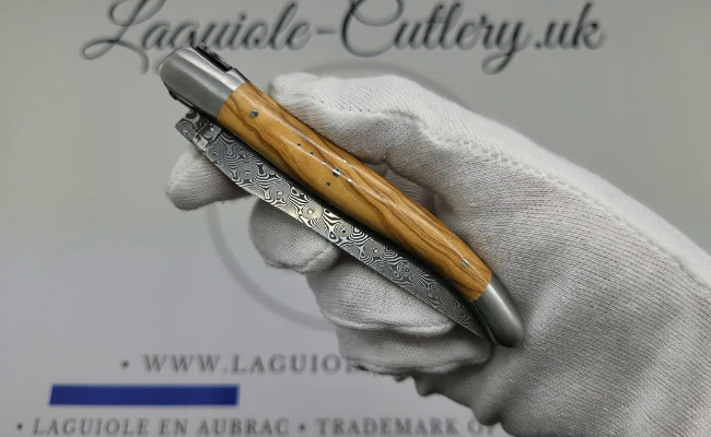 laguiole pocket knife double plates in olivewood with damascus blade