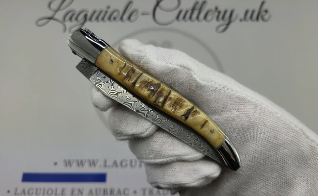 laguiole pocket knife double plates in ram horn with damascus blade