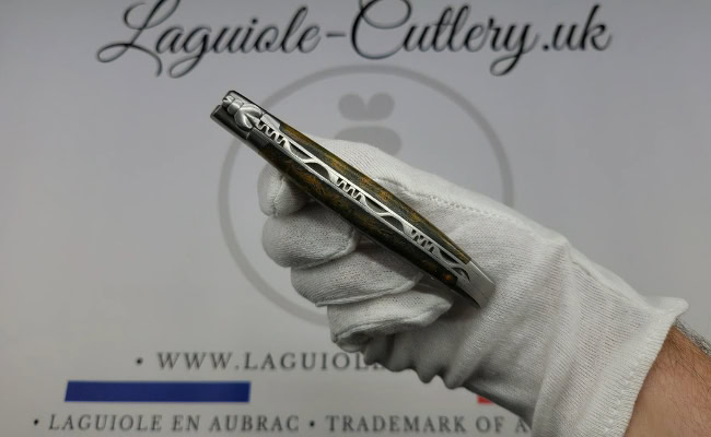 laguiole pocket knife in green cheesewood